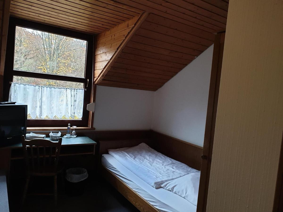 Autobahnraststatte Und Hotel Riedener Wald Ost Hausen  Zewnętrze zdjęcie